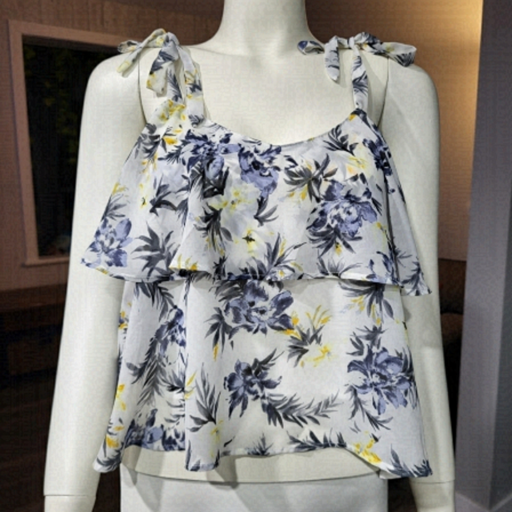 HEATHER - Ruffleed tops